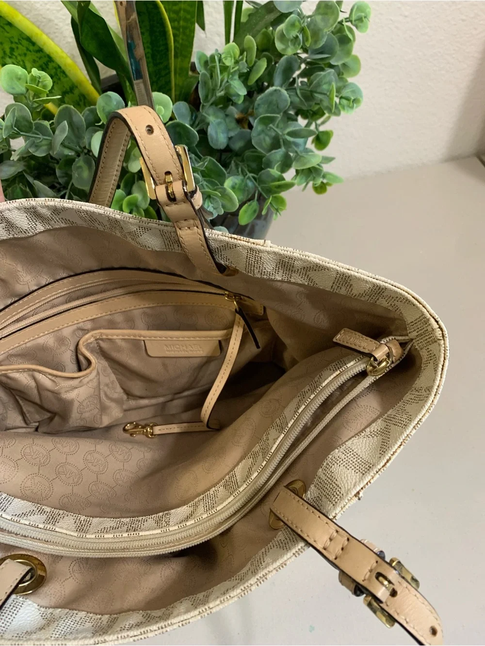 👜💕 Michael Kors Beige Signature MK Logo Tote with Tan Straps